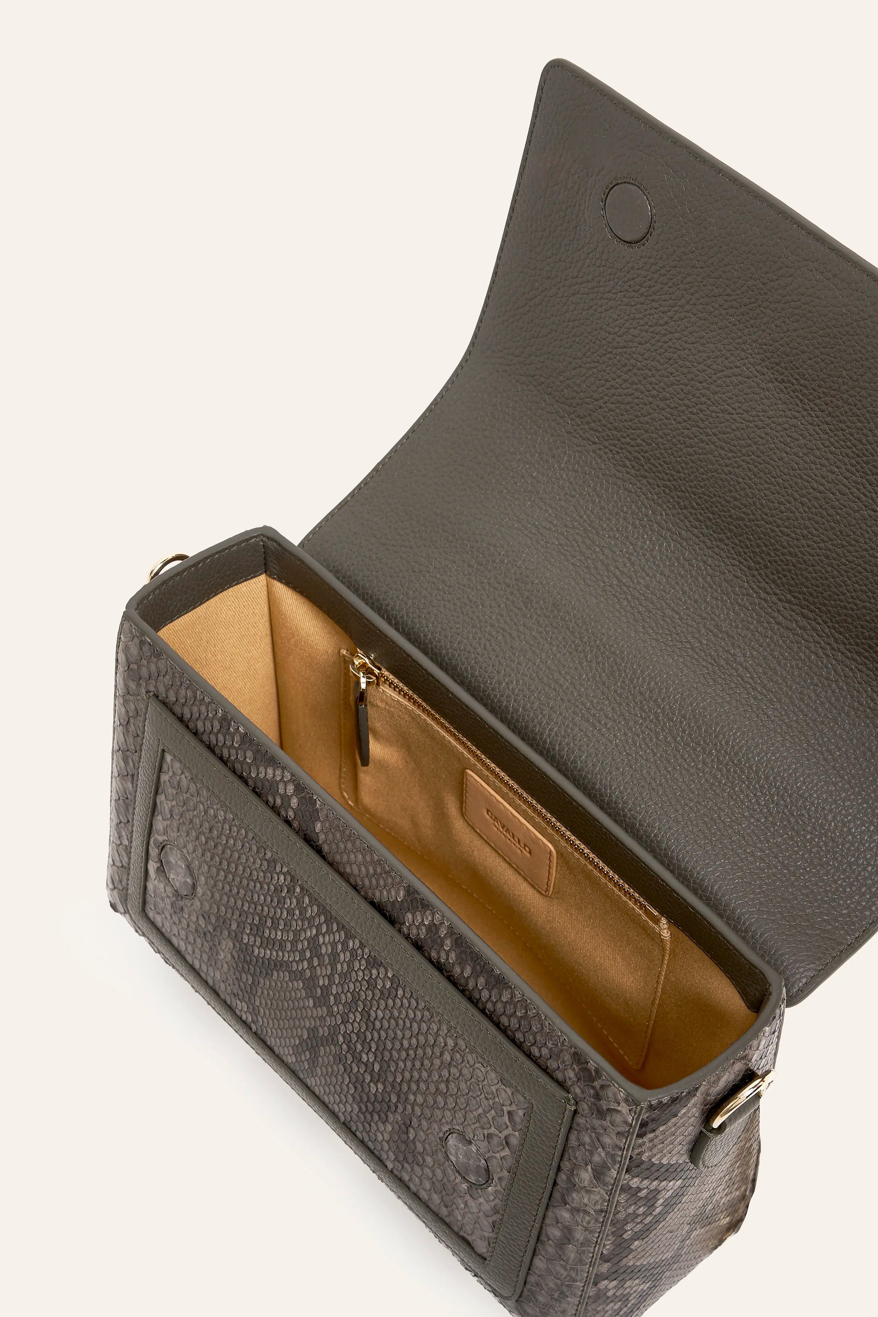 0038 WMN BAG